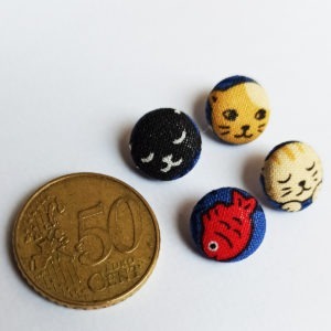 Alternative view of Bottoni rivestiti in stoffa giapponese gatti e pesci 13mm