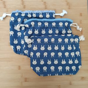 Alternative view of Sacchettino kinchaku in cotone double face - conigli